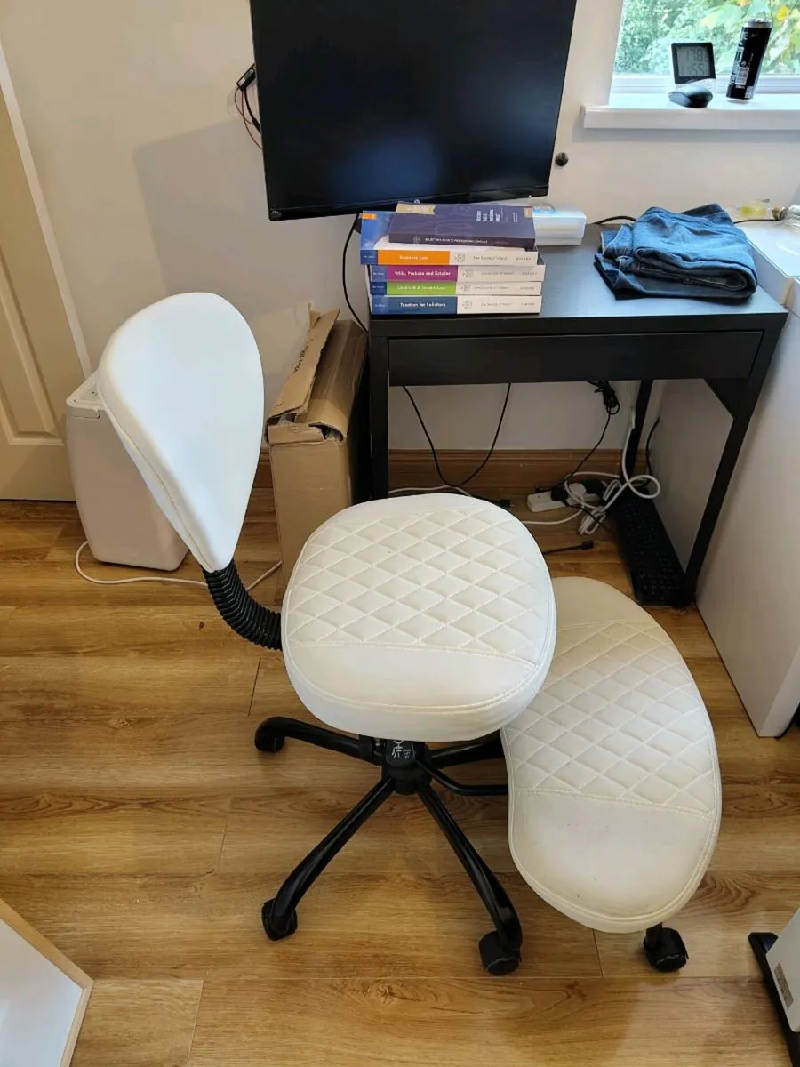 White swivel chair with knee/foot support - Image 2