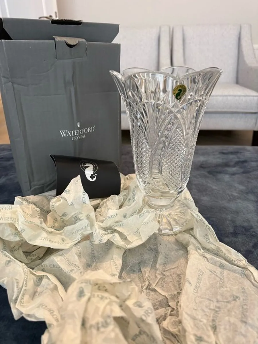 Waterford Crystal : Seahorse 10" vase - Image 3