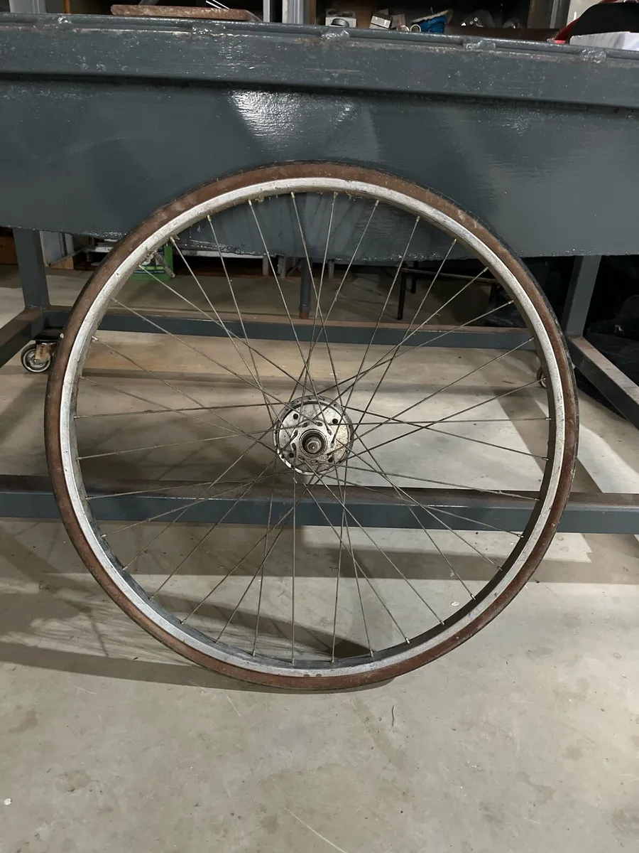 27 Inch Bicycle Wheel with Built in Dynamo - Image 3