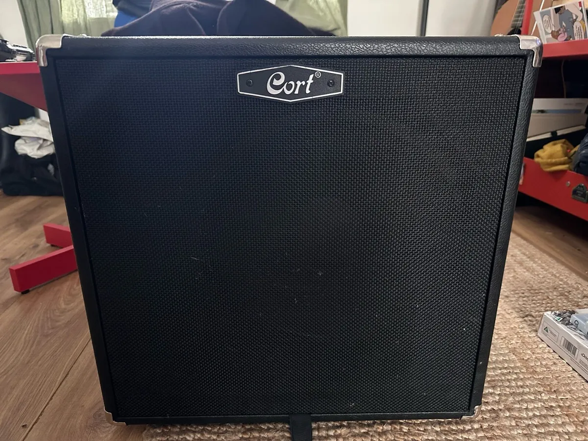 Cort CM150B Bass Amp - Image 1