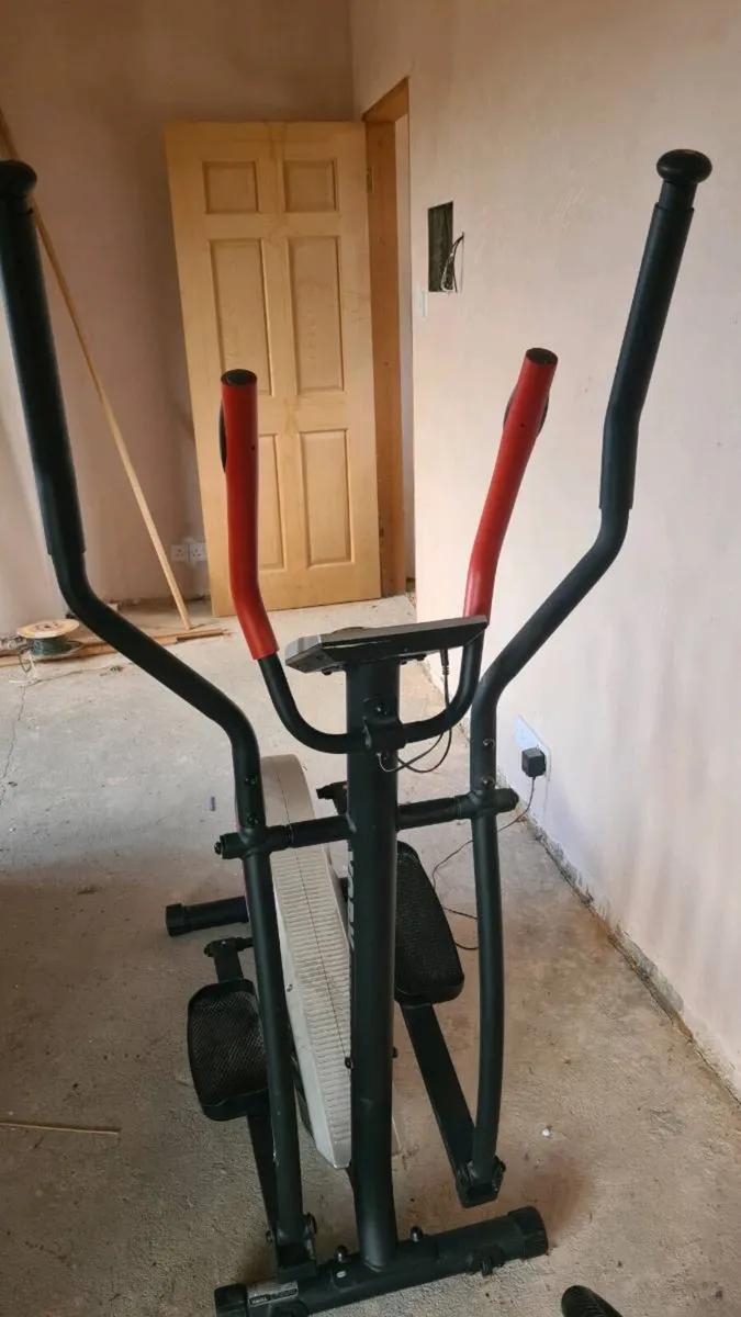 York Fitness Aspire Cross Trainer - Image 3