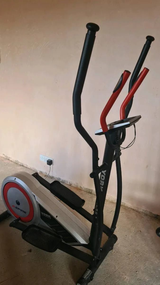 York Fitness Aspire Cross Trainer - Image 1