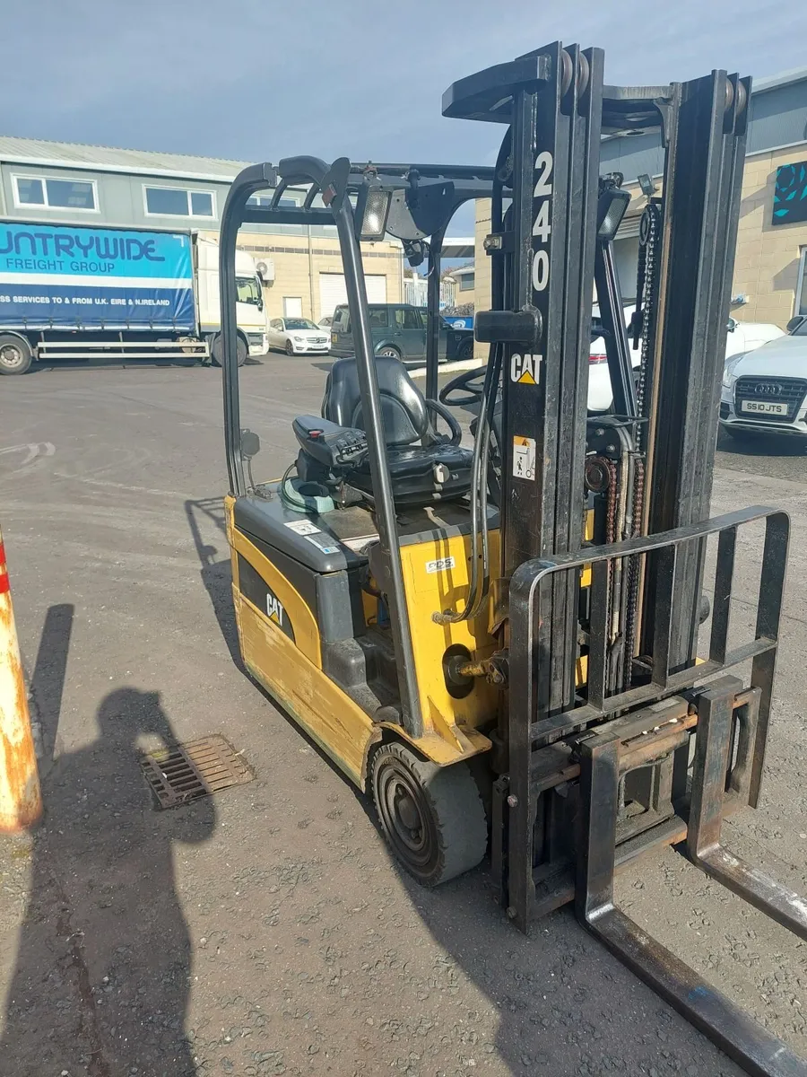 Forklift - Image 3