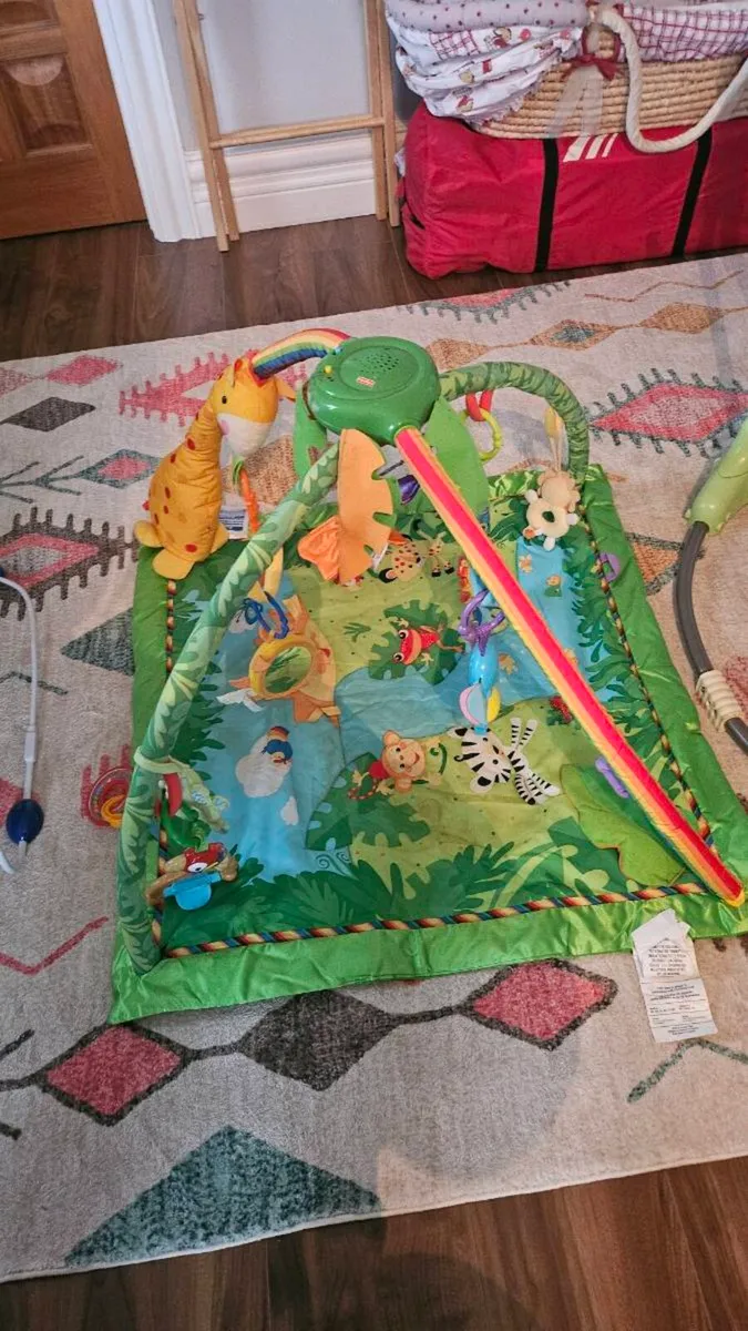 Bouncer, play mat and baby chair - Image 2
