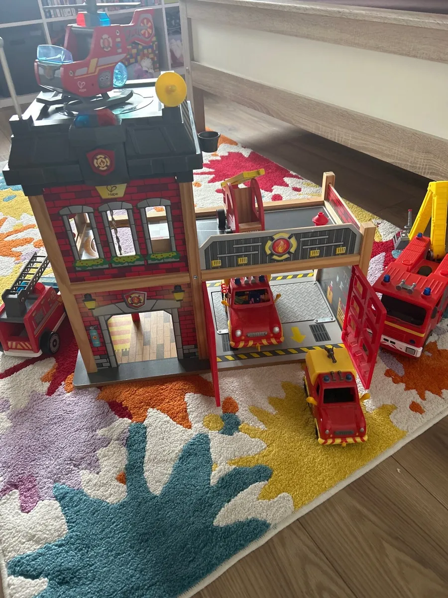 Hape Fire station - Image 1