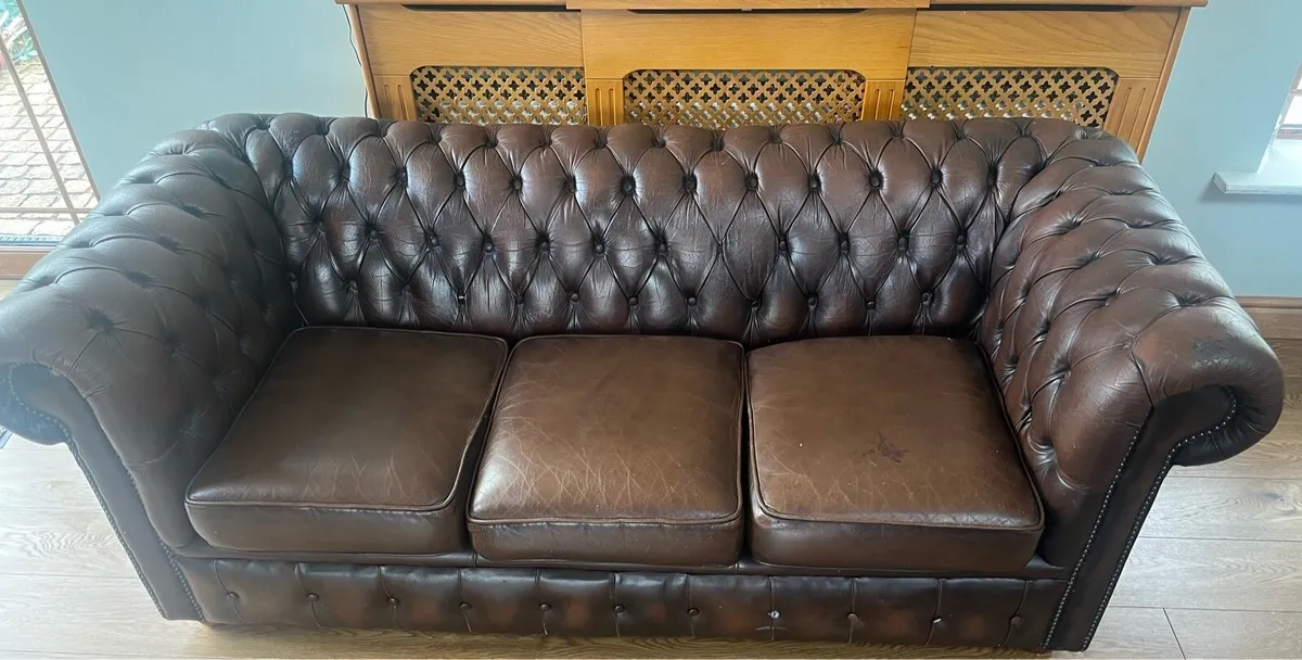 Fabulous chesterfield set - Image 1