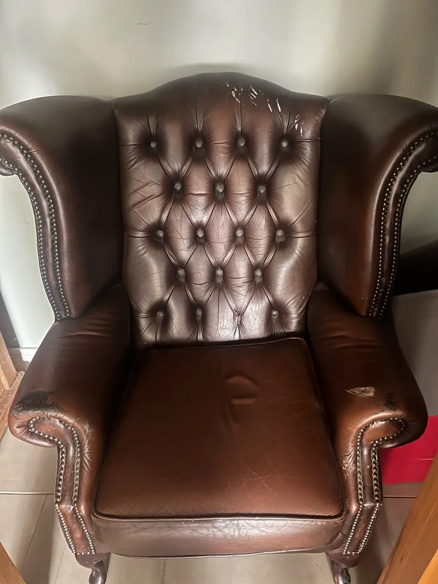 Fabulous chesterfield set - Image 3