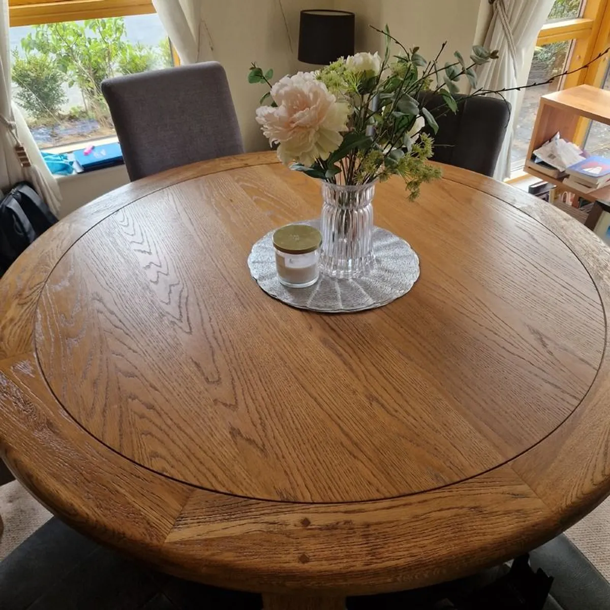 Dining room table - Image 1