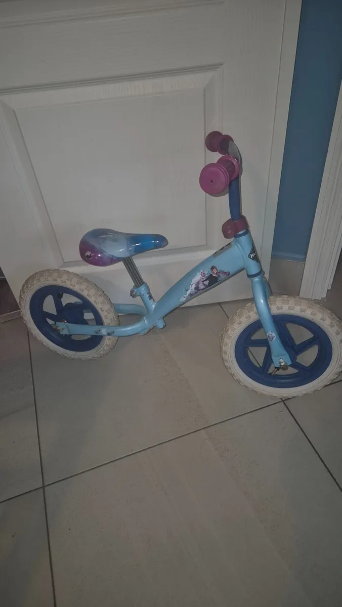 12 inch Frozen Dianey Balance Bike - Image 2