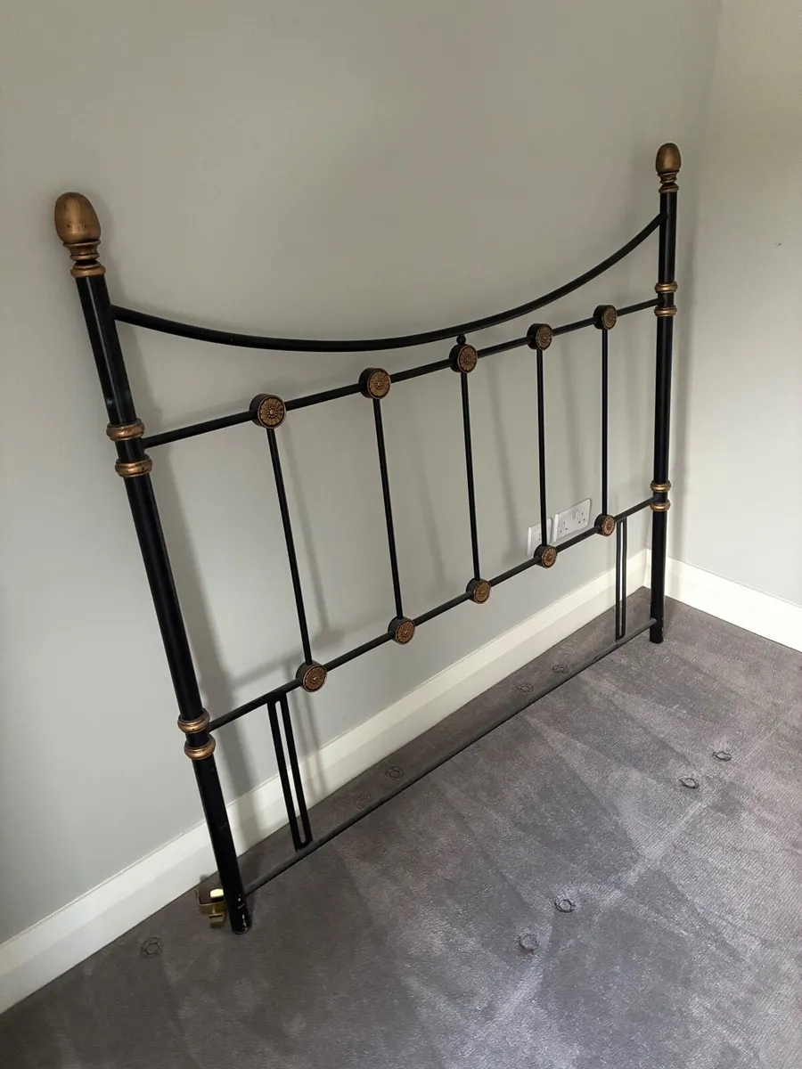 Bed frame - Image 1