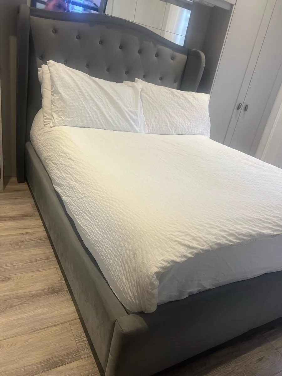 Luxury grey double bed - Image 3