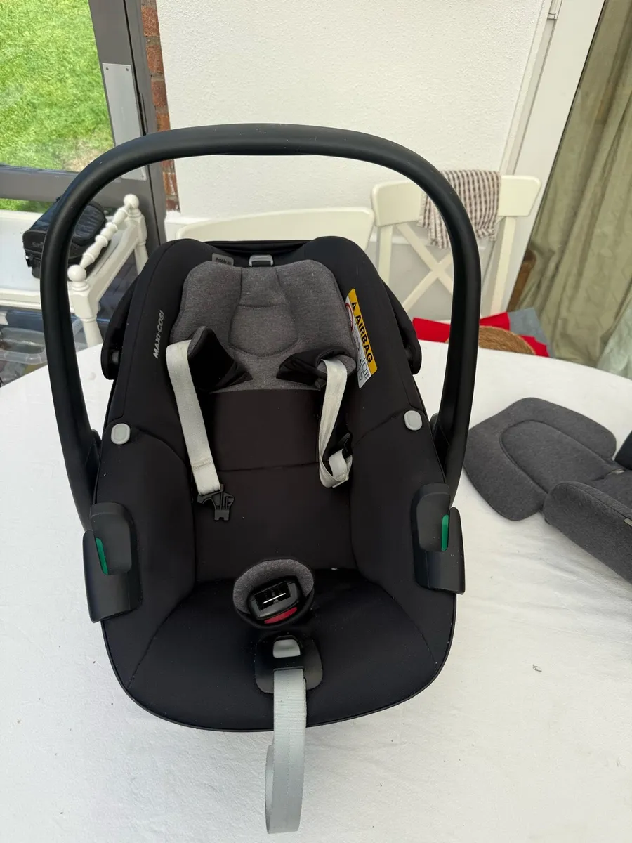 Maxi-Cosi Pebble 360 - Image 1