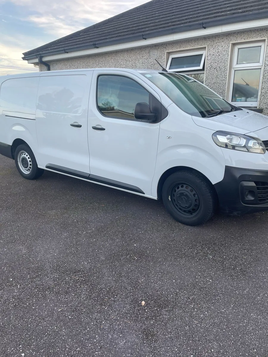 Opel Vivaro van - Image 1