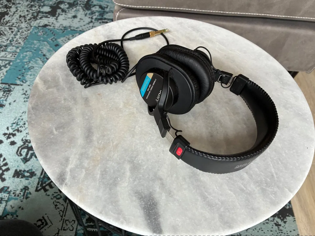 Sony MDR-7506 Studio Monitor Headphones (Like New) - Image 1