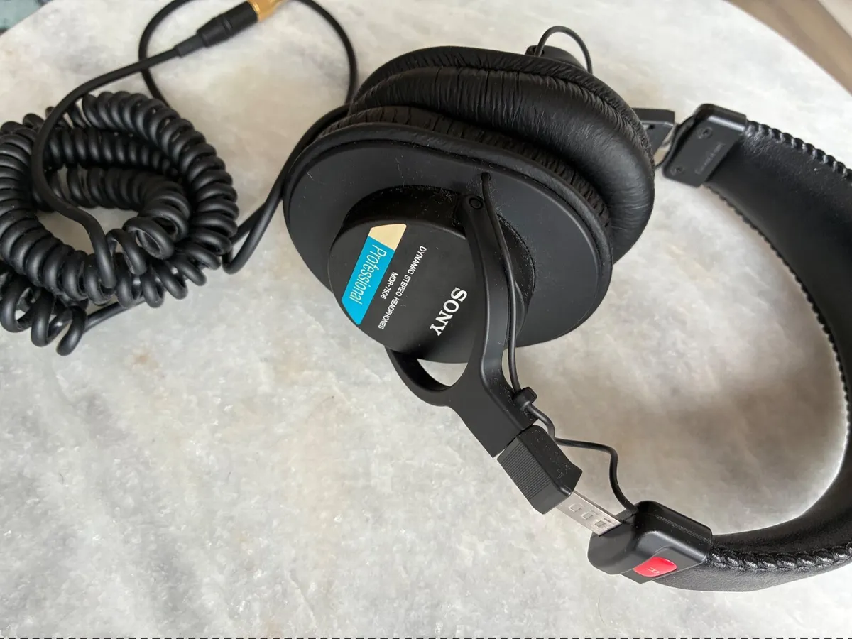 Sony MDR-7506 Studio Monitor Headphones (Like New) - Image 2