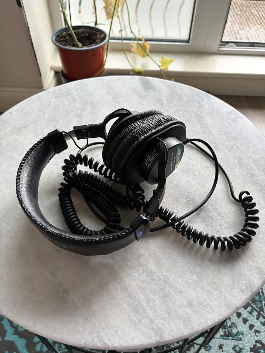 Sony MDR-7506 Studio Monitor Headphones (Like New) - Image 3