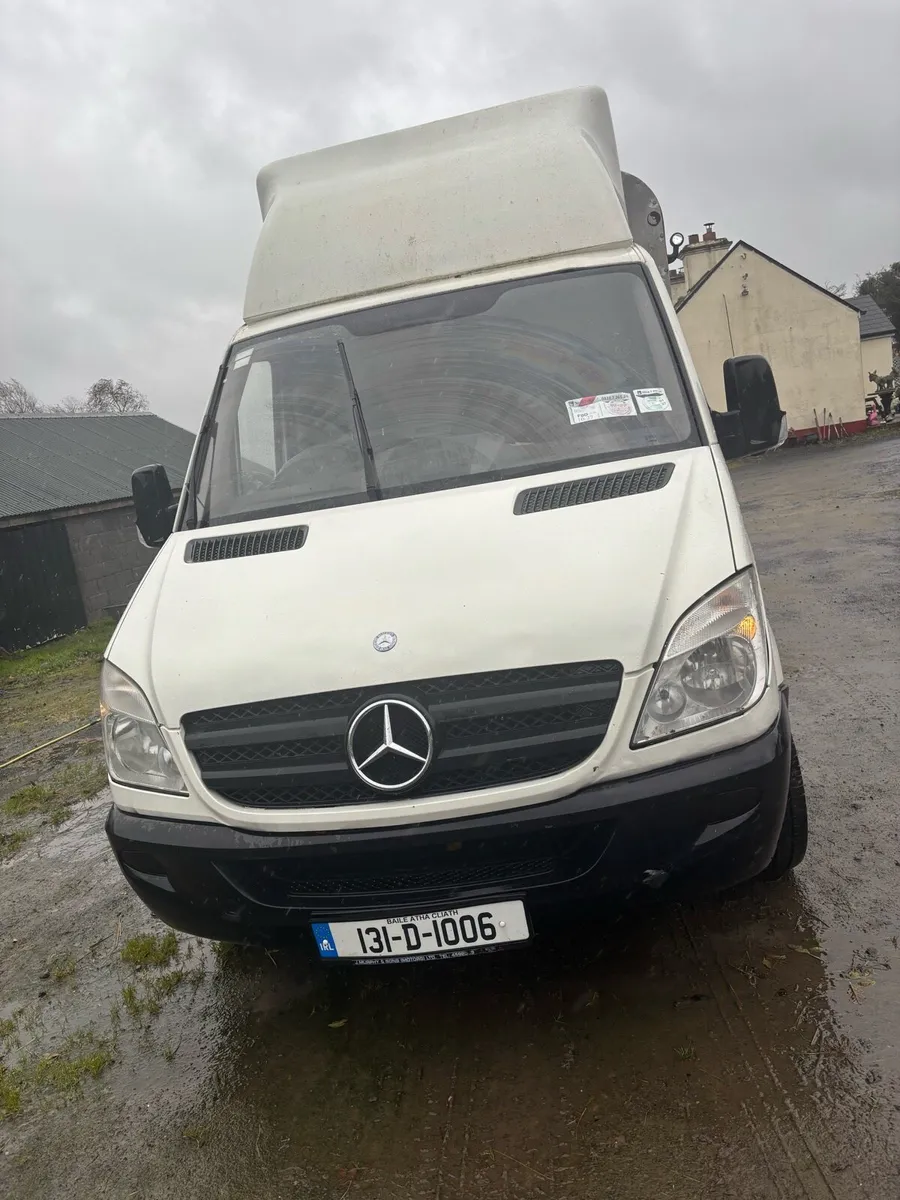 131 Mercedes sprinter cattle with 14ft cattle body - Image 1