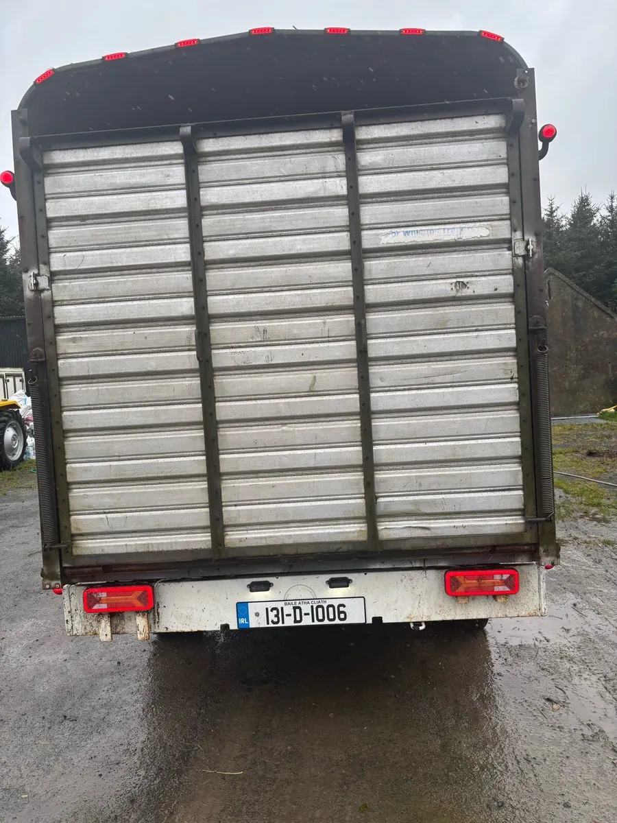 131 Mercedes sprinter cattle with 14ft cattle body - Image 2
