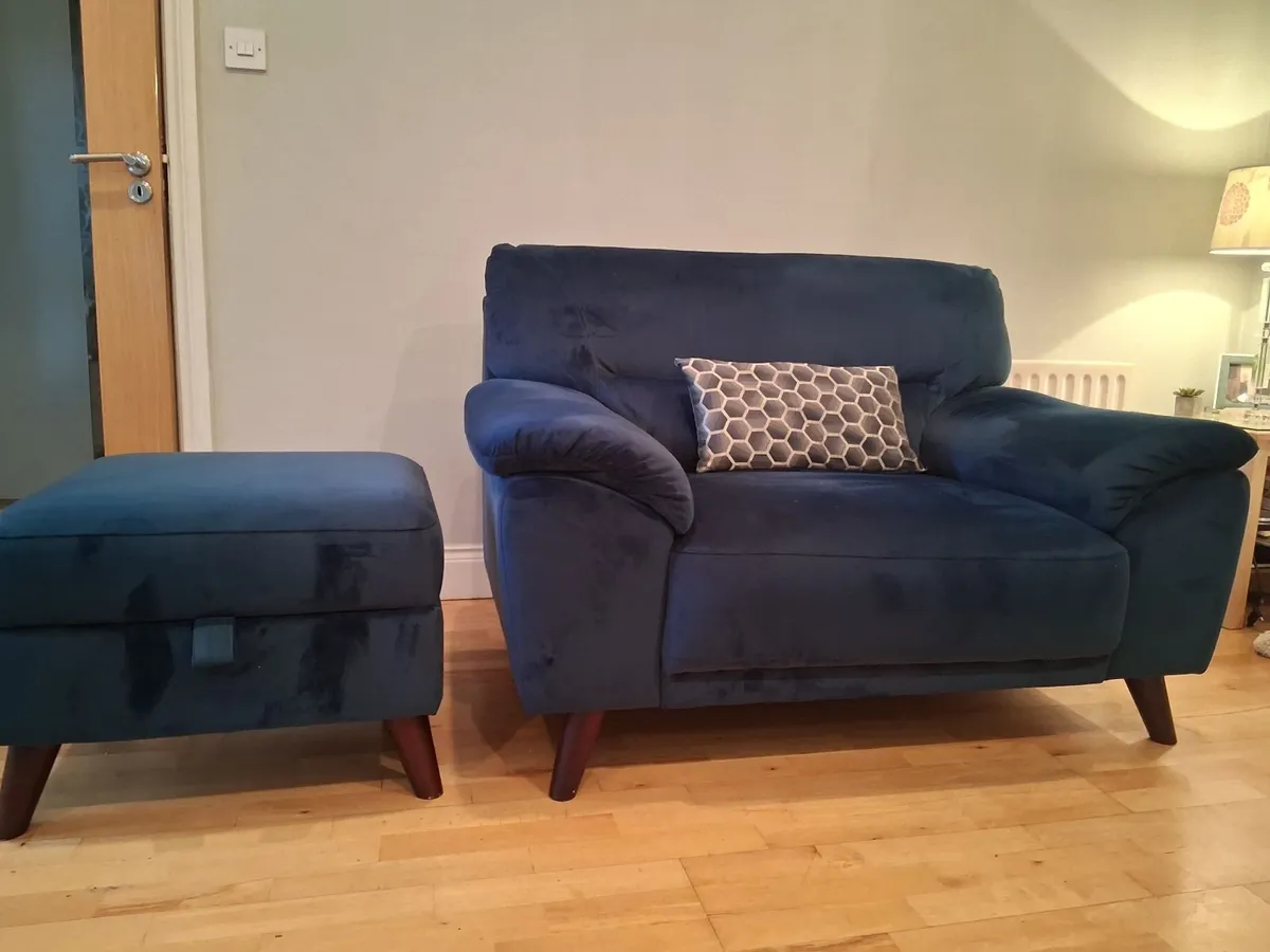 Luxurious cosy  cuddler sofa + footstool - Image 2