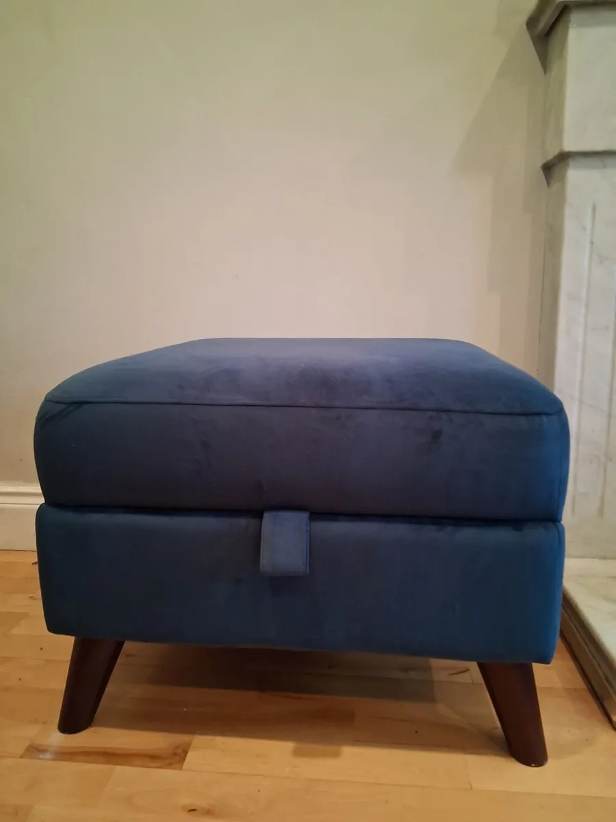 Luxurious cosy  cuddler sofa + footstool - Image 3
