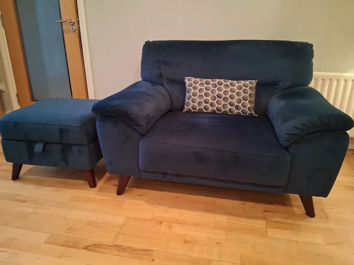Luxurious cosy  cuddler sofa + footstool - Image 4