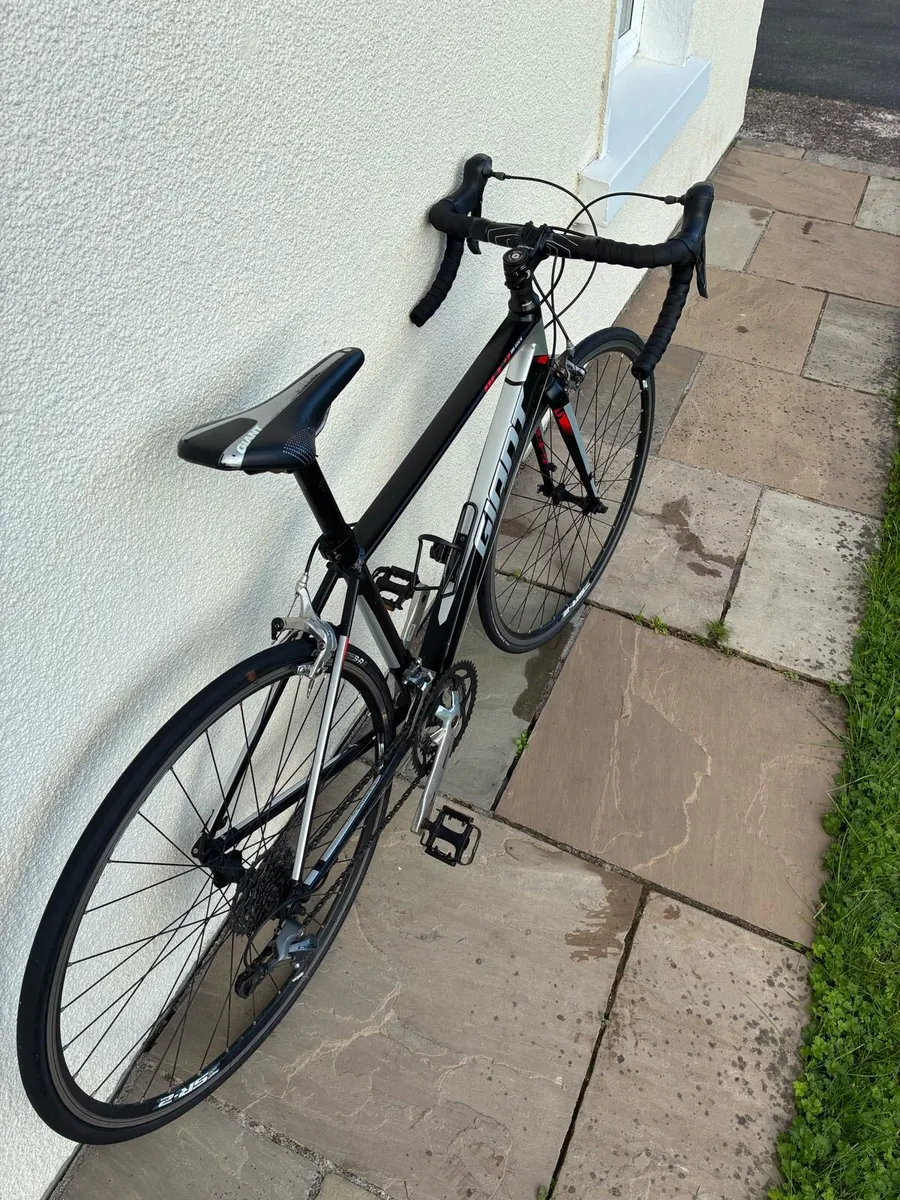 Giant Defy 5 Road Bike - Size Small - Image 2