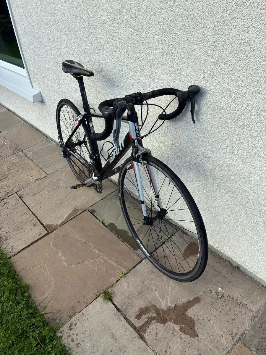 Giant Defy 5 Road Bike - Size Small - Image 3