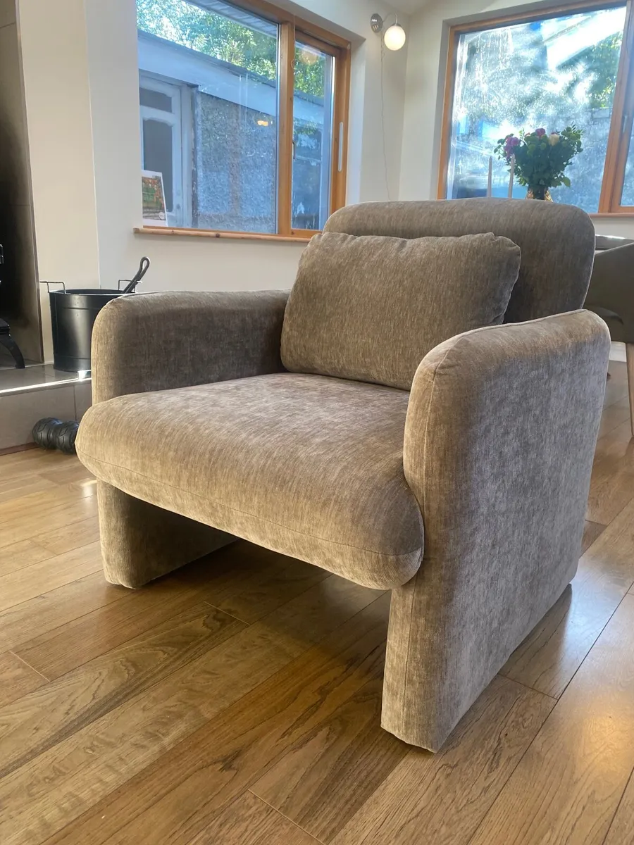Armchair - Image 1