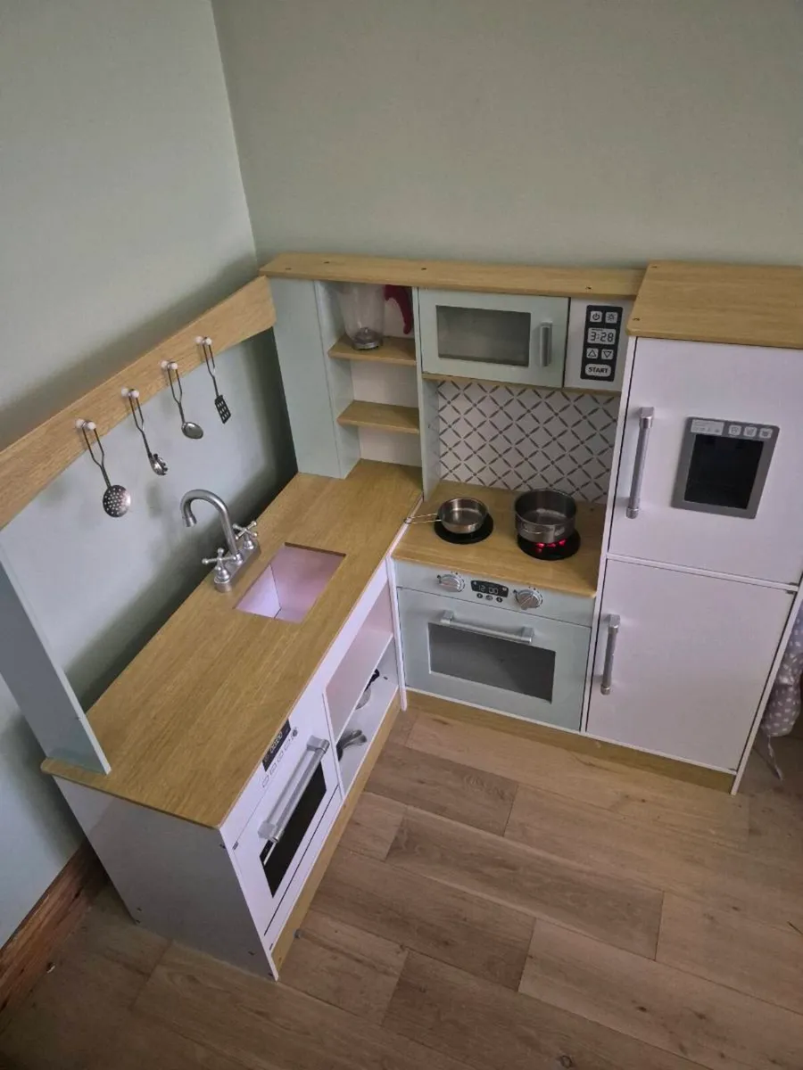 Kids wooden kitchen - Image 1