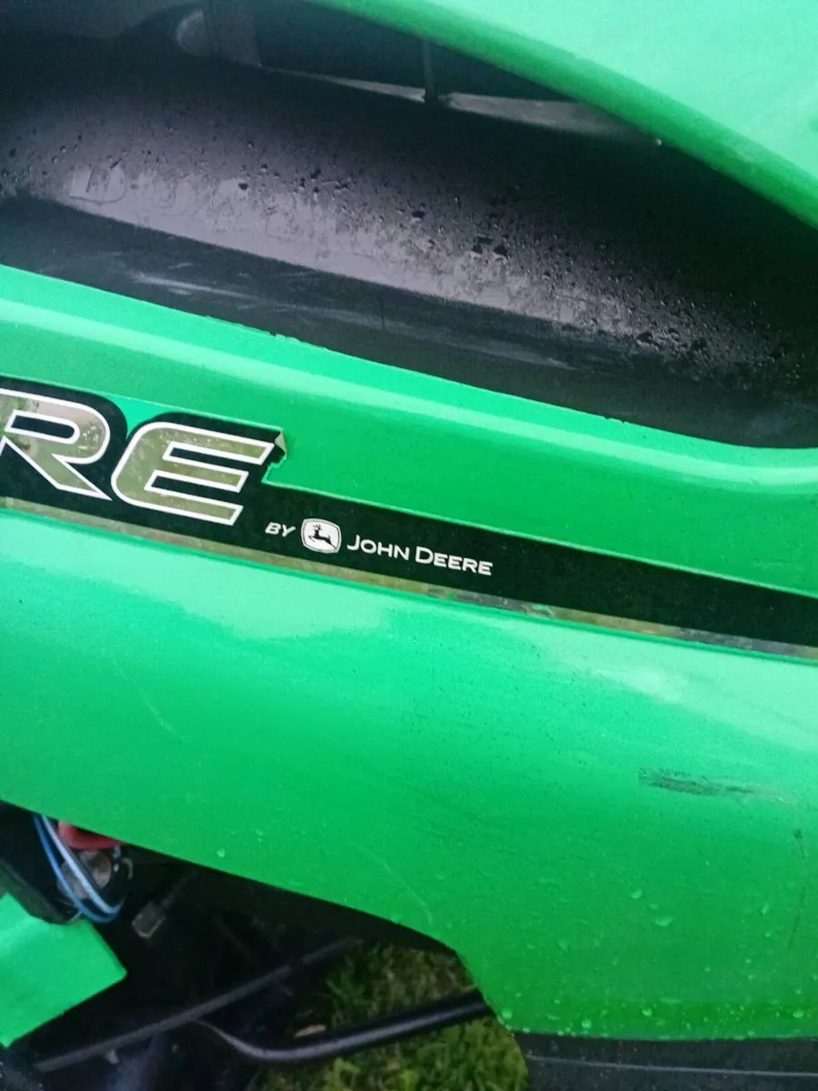 Ride on lawnmower - Image 1