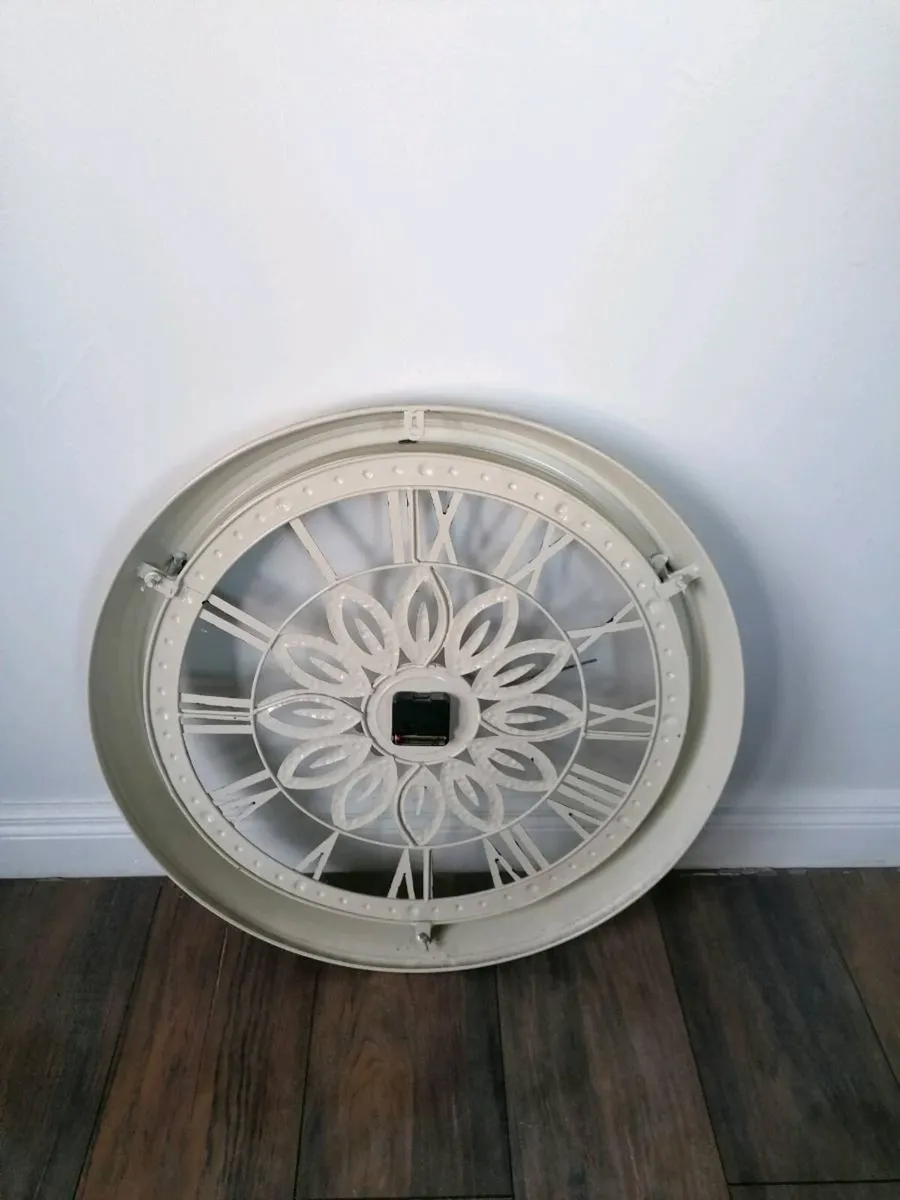 Large Wall Clock - Image 4