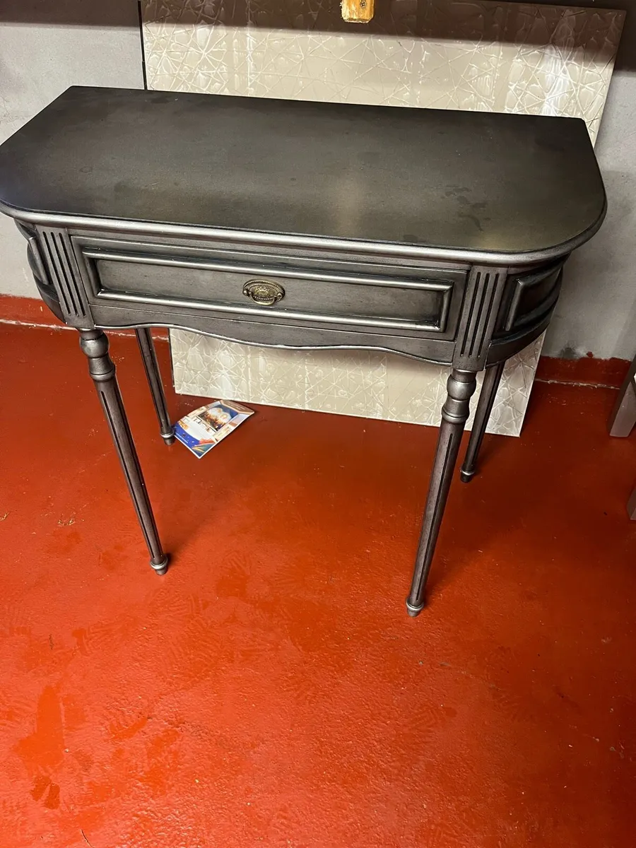Metallic hall table - Image 1