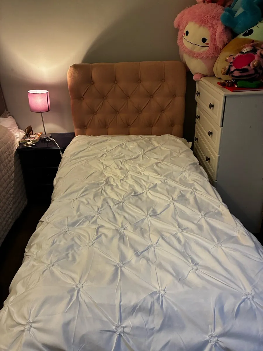 Single bed - Image 1