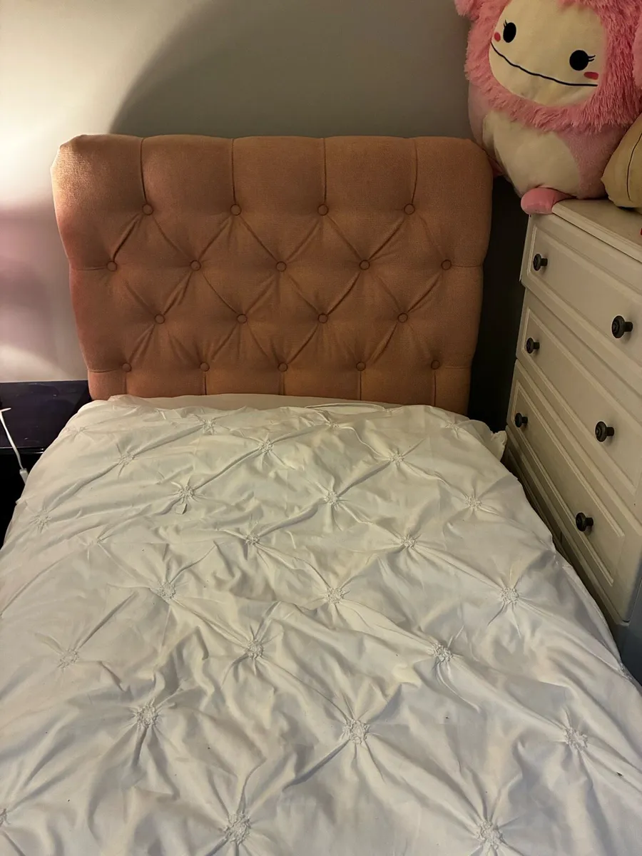 Single bed - Image 2