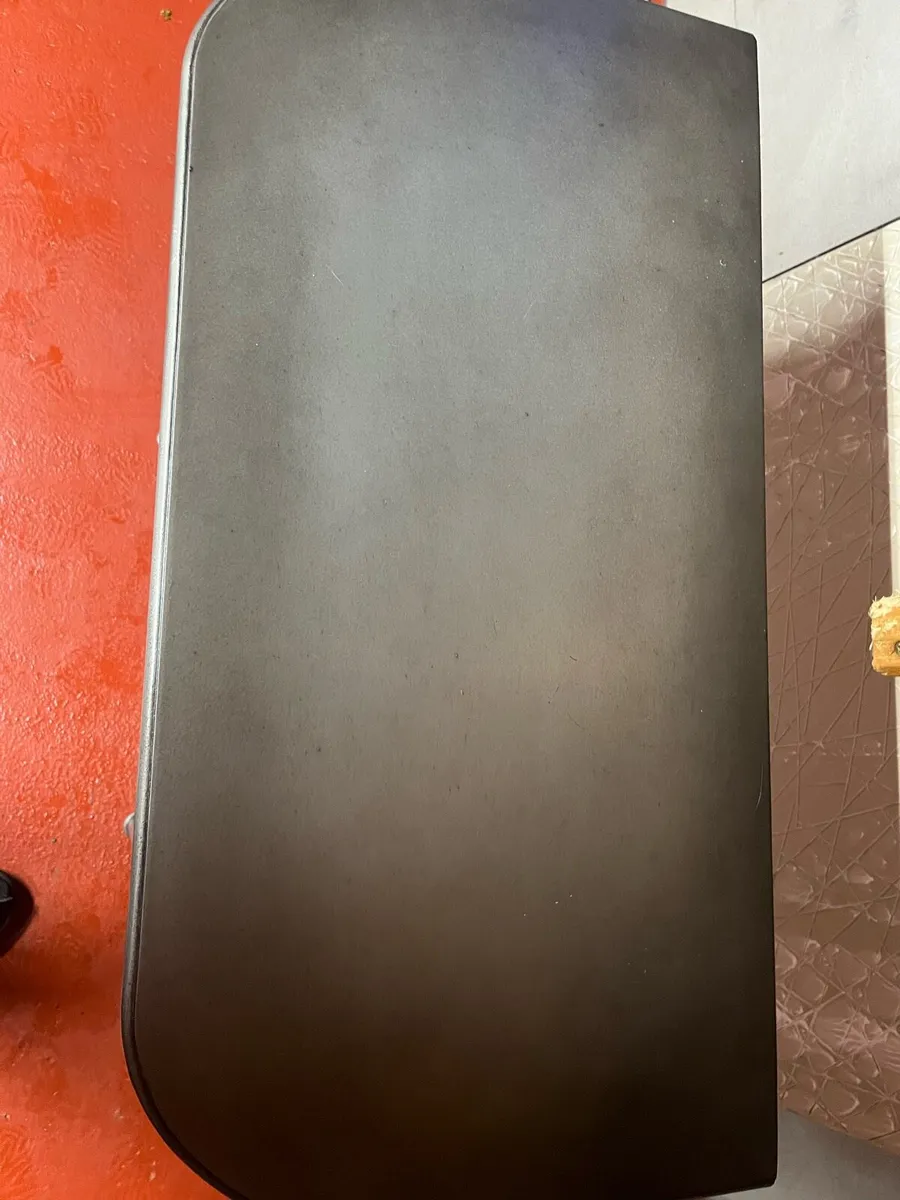 Metallic hall table - Image 3