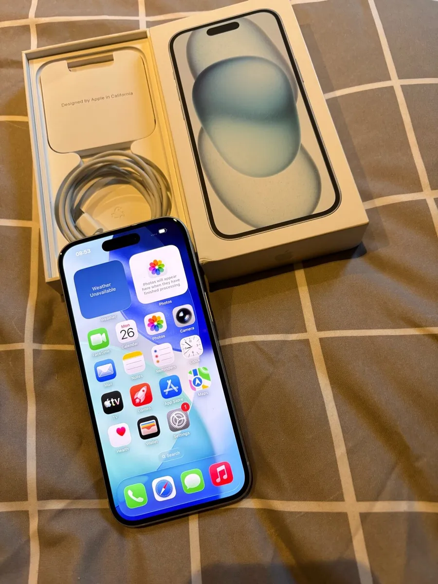 iPhone 15 ( unlocked/sim free ) Like New - Image 1