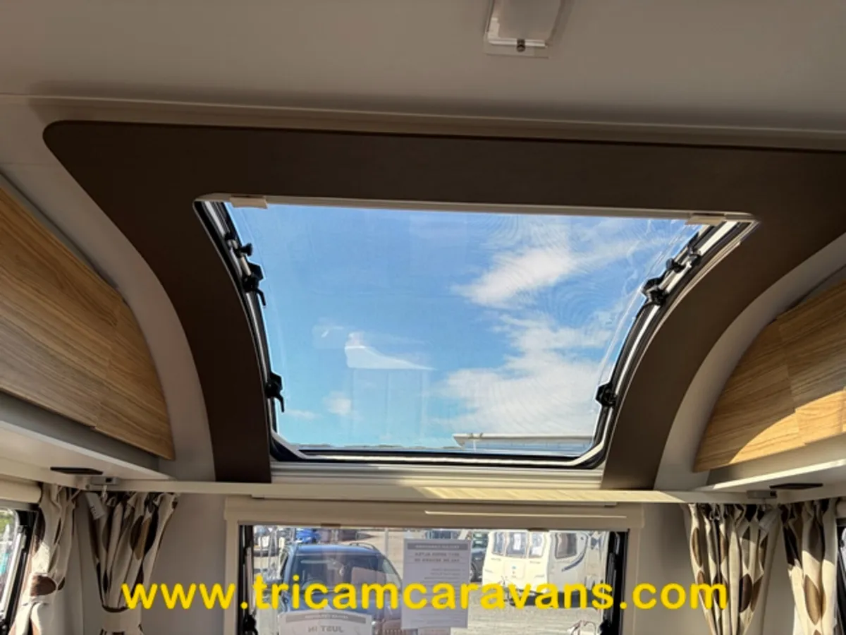 2017 Adria Altea 542 DK Severn Fixed Bunks 6 Berth - Image 3