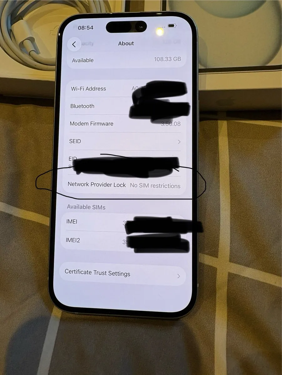 iPhone 15 ( unlocked/sim free ) Like New - Image 3