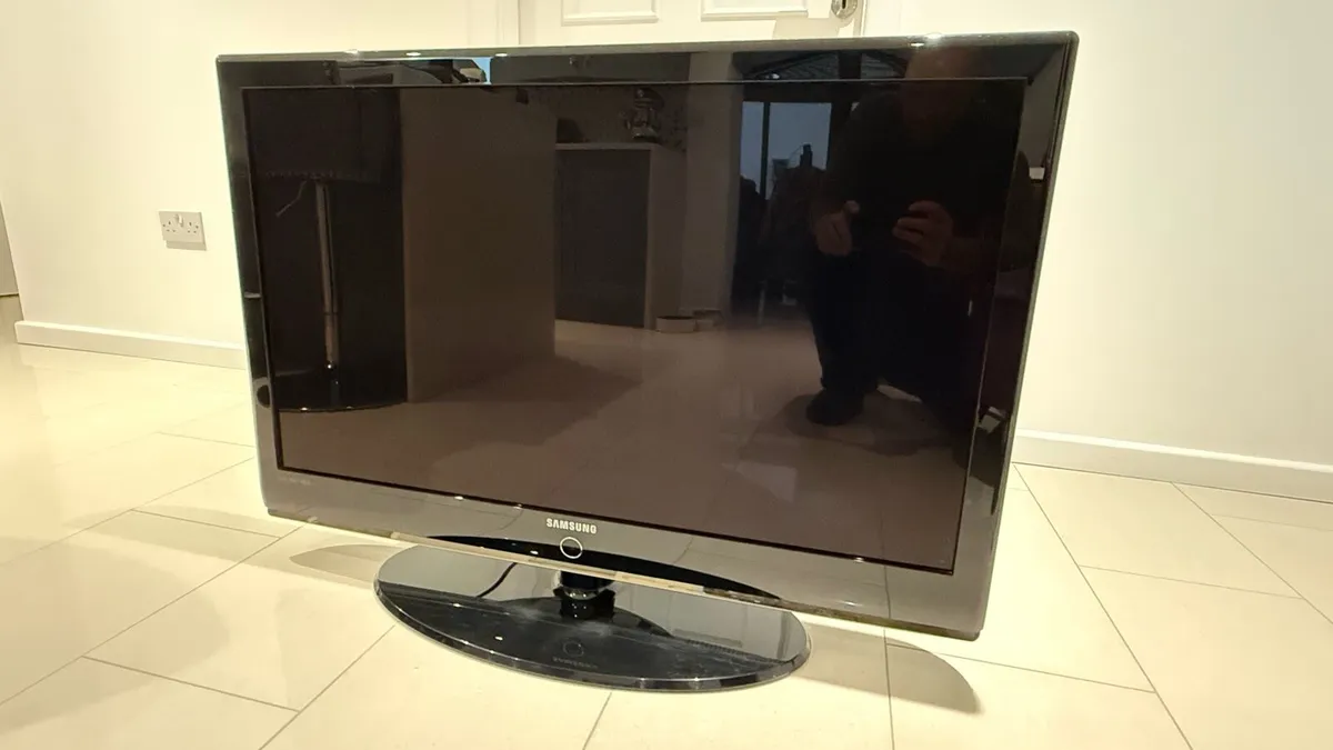 Samsung 40“ FHD LCD TV - Image 1