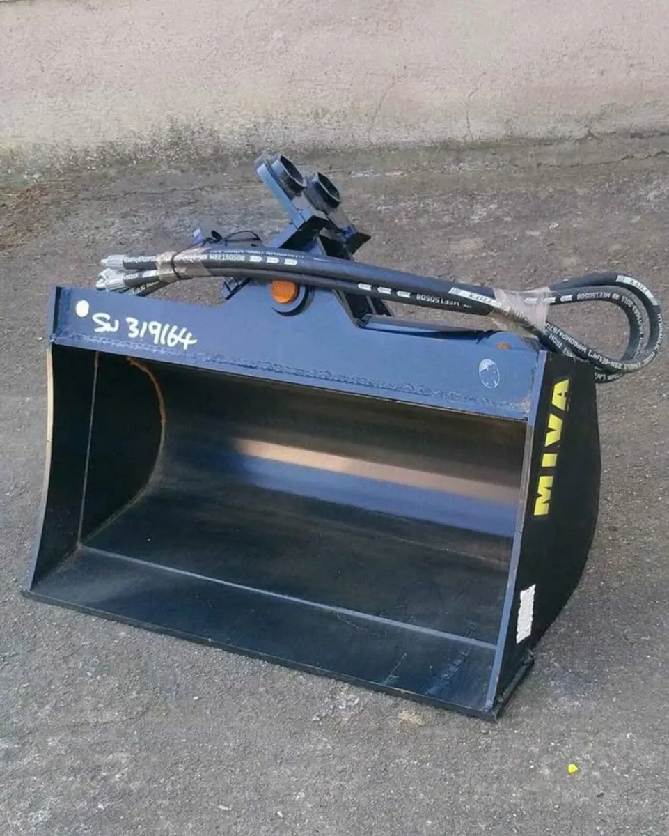 2  FOOT TILTING BUCKET ( 25mm pins ) - Image 1