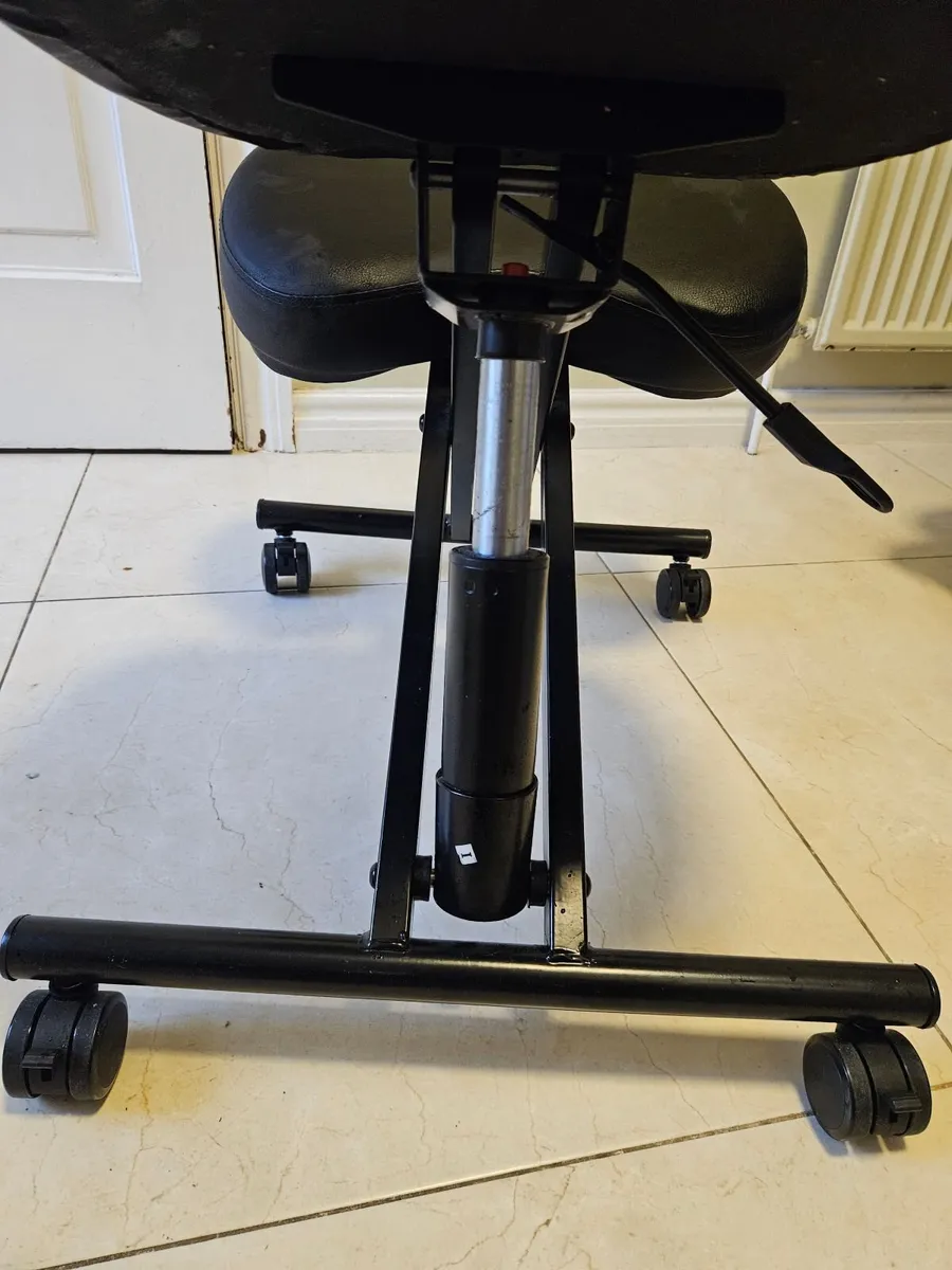 Kneel chair stool. Ergonomic. Posture. - Image 4