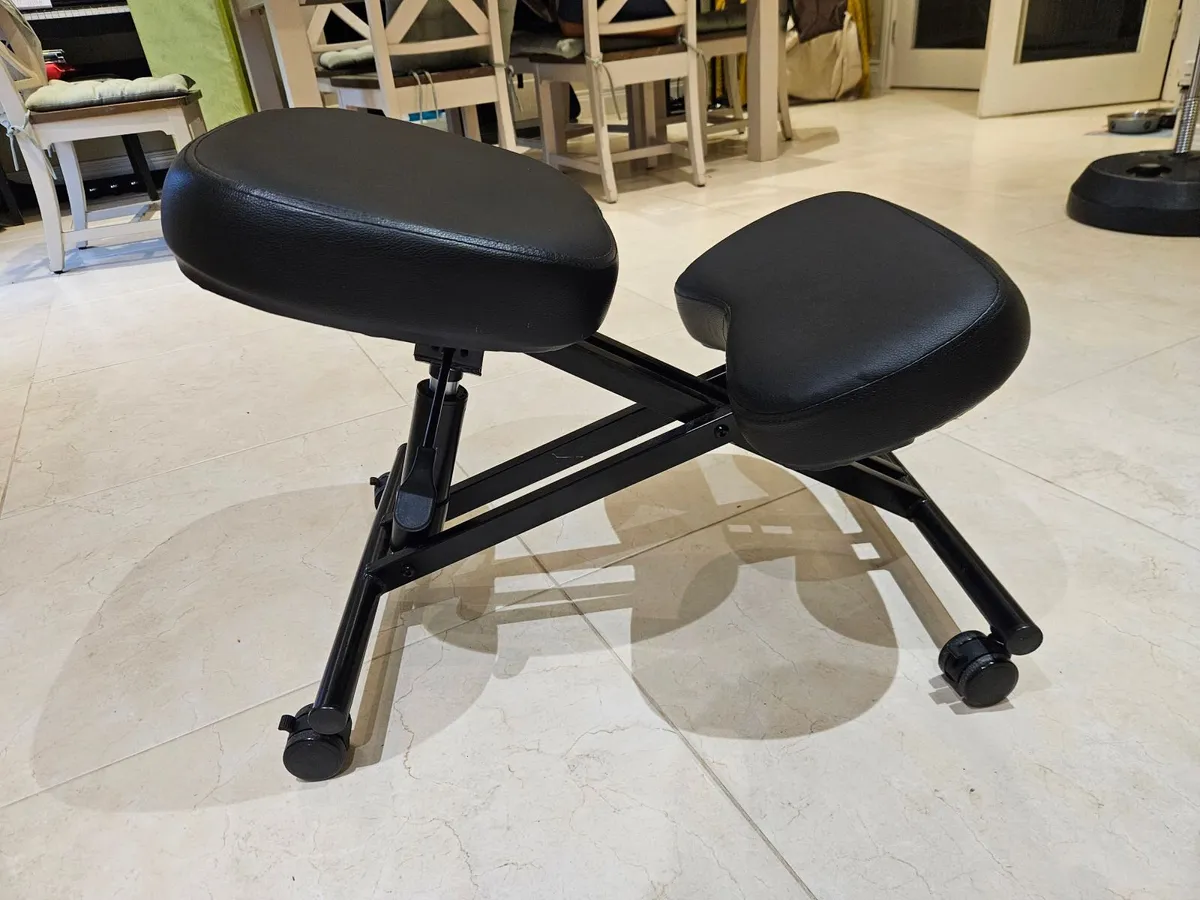 Kneel chair stool. Ergonomic. Posture. - Image 1