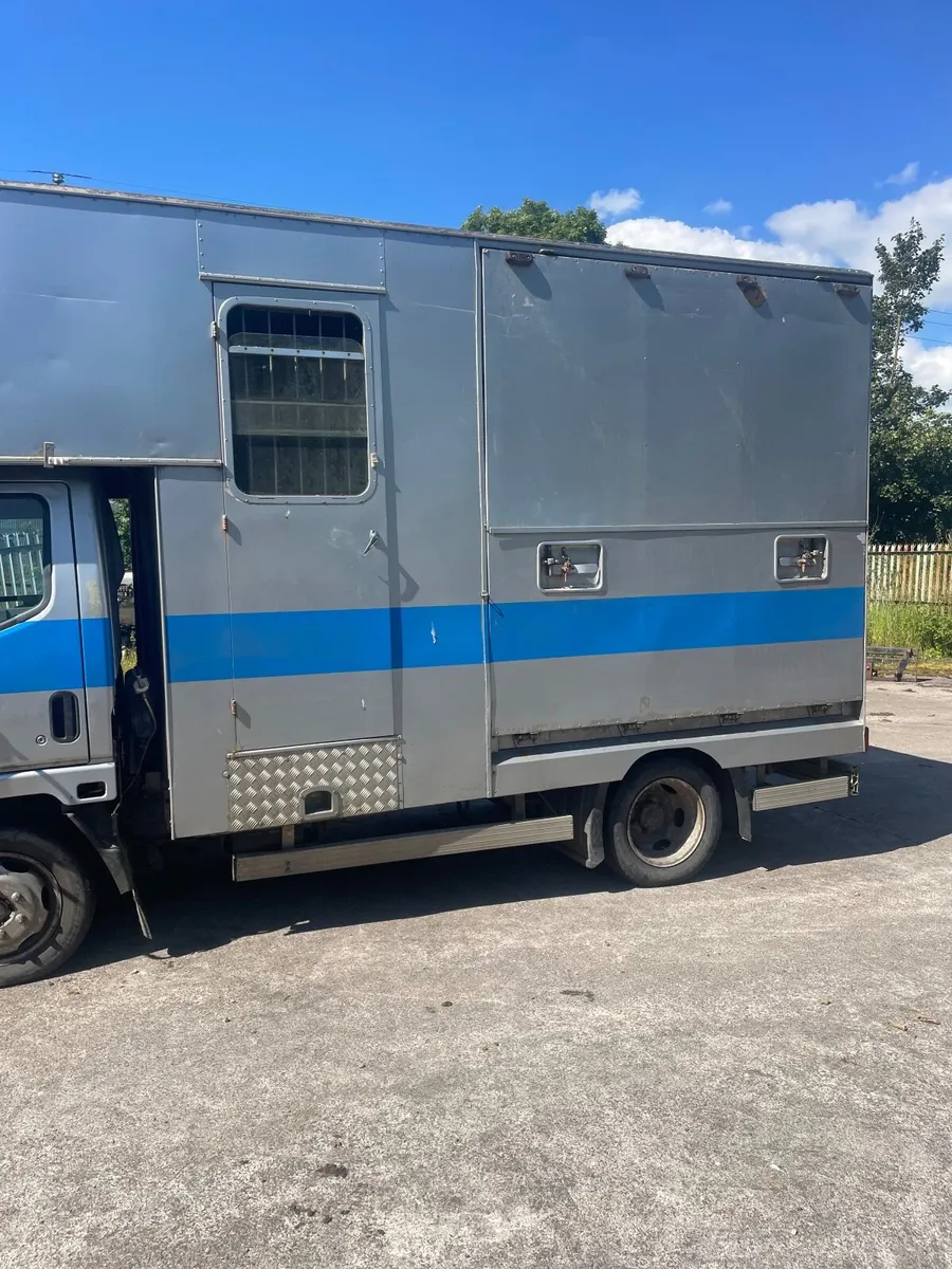 Horse lorry - Image 1