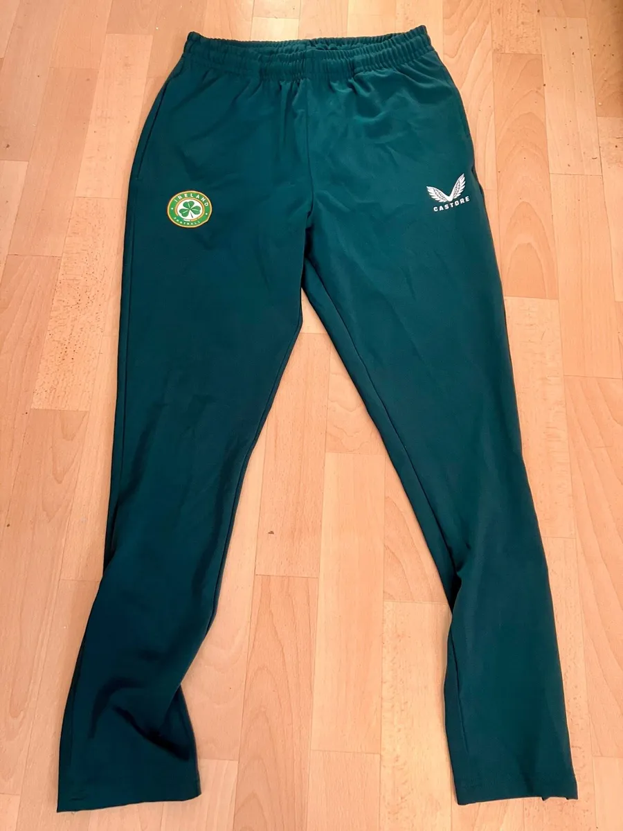 Castore FAI training gear for sale. - Image 3