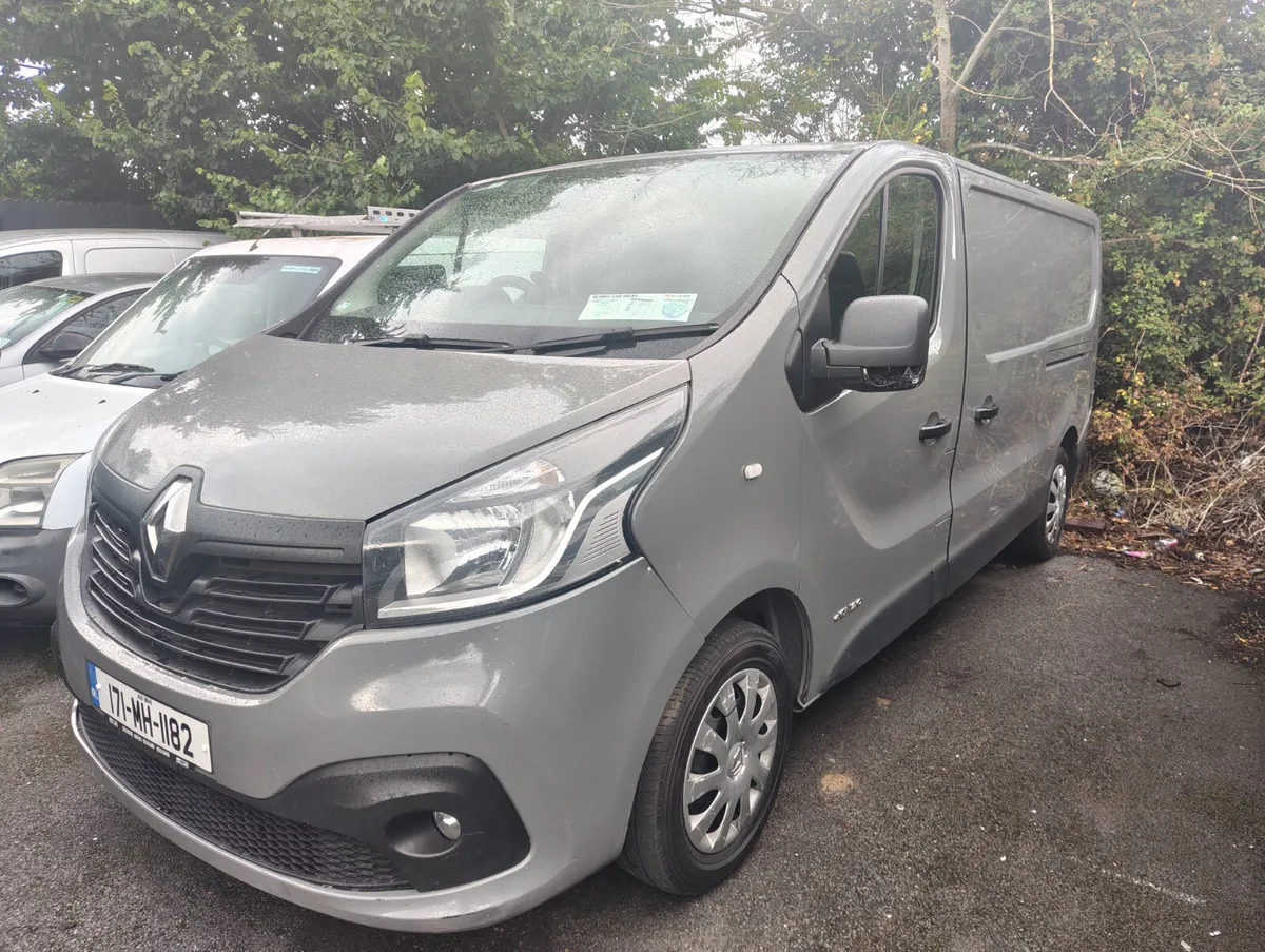 Renault Trafic 2017 long wheel base van - Image 4