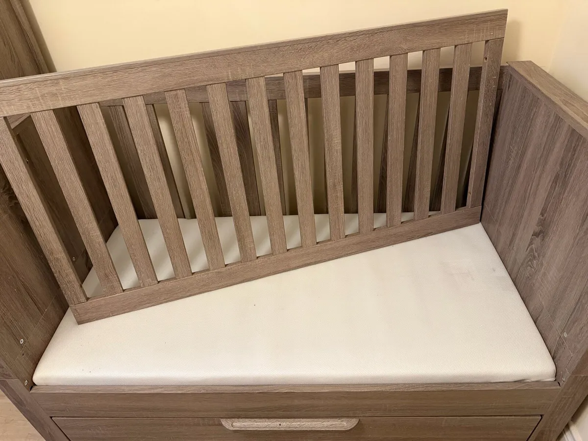 Mammas & Pappas Franklin Bedroom Set for new baby - Image 1