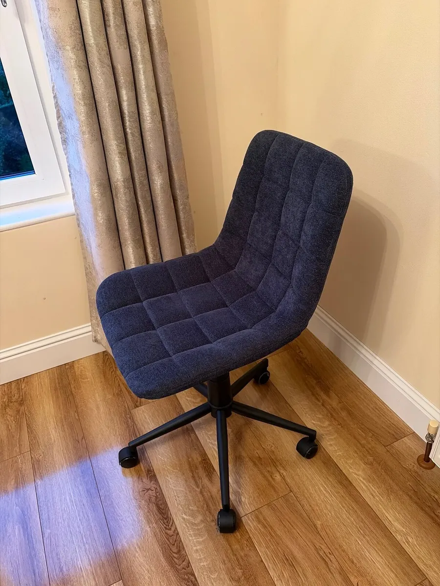 Office chair - Image 1