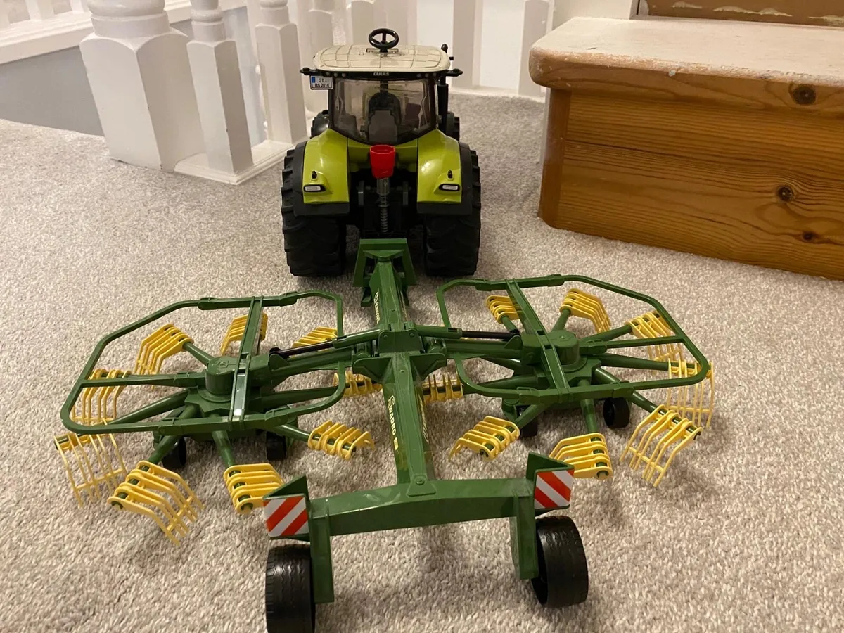 Bruder class tractor and accessories - Image 4