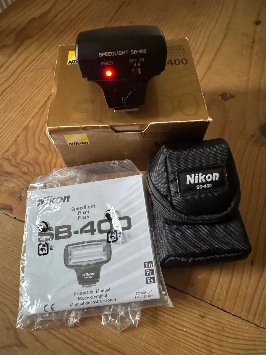 Nikon SB400 - Image 1