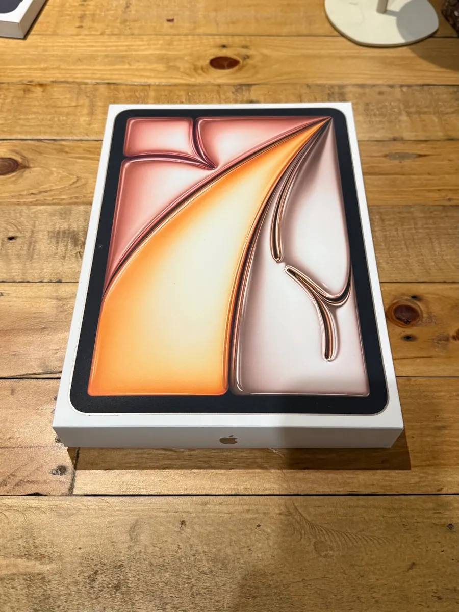 iPad Air M4, 128GB, Starlight + Smart folio - Image 1